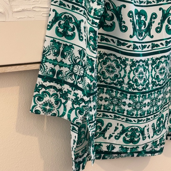 H&M Women's Long Sleeve Peep Hole Back SZ 4 Mock Green White Floral Top Blouse - Picture 8 of 15